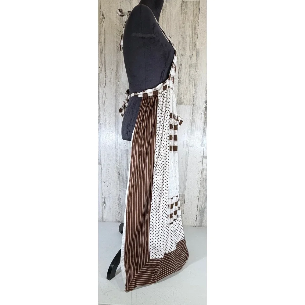 Jeralene Vintage Apron Brown White Mixed Print Cottagecore Pocket Granny READ